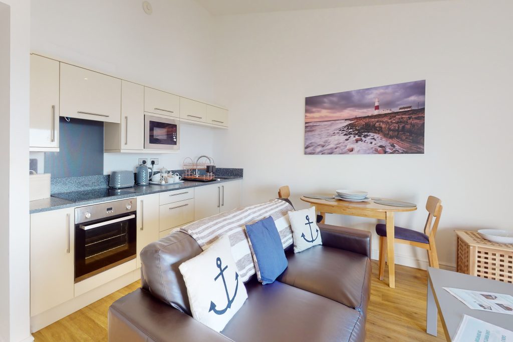 Welcome to the magnificent Bosun’s Suite, where modern design seamlessly merges with the vibrant essence of coastal living.