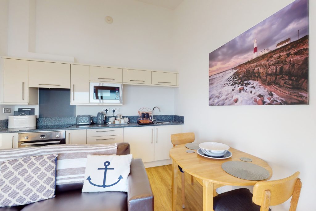Welcome to the magnificent Bosun’s Suite, where modern design seamlessly merges with the vibrant essence of coastal living.