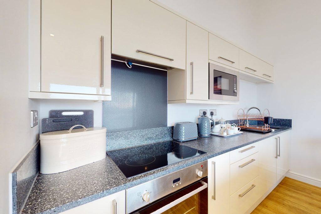 Welcome to the magnificent Bosun’s Suite, where modern design seamlessly merges with the vibrant essence of coastal living.