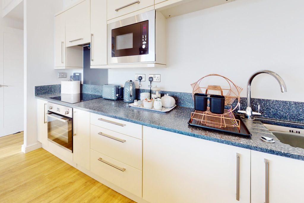 Welcome to the magnificent Bosun’s Suite, where modern design seamlessly merges with the vibrant essence of coastal living.