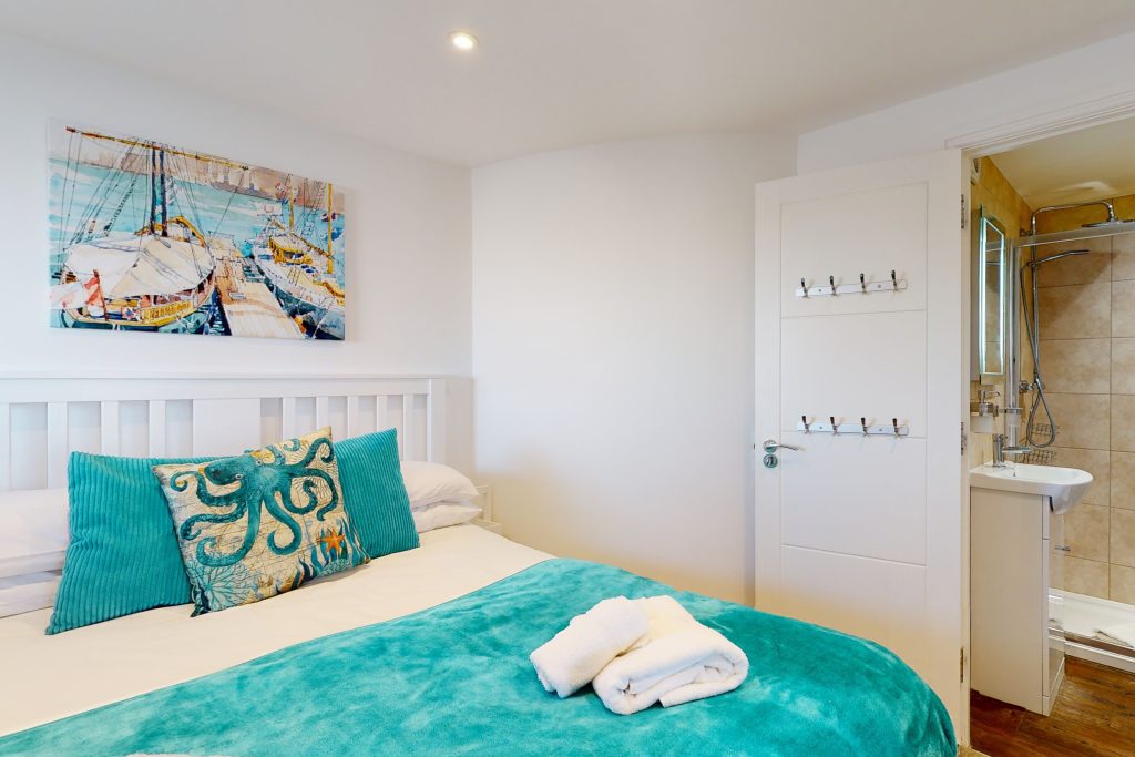 Nestled right on the waterfront, this haven provides direct access to the pristine Chesil Beach, a serene stretch perfect for leisurely strolls or basking in the sun.