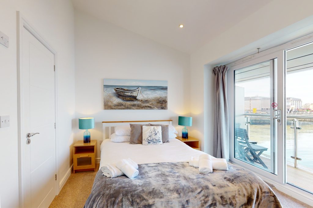 Nestled by the water, Crabbers' Wharf provides a direct gateway to Chesil Beach; promising sun-drenched leisure or coastal escapades.
