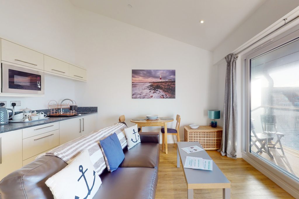 Welcome to the magnificent Bosun’s Suite, where modern design seamlessly merges with the vibrant essence of coastal living.